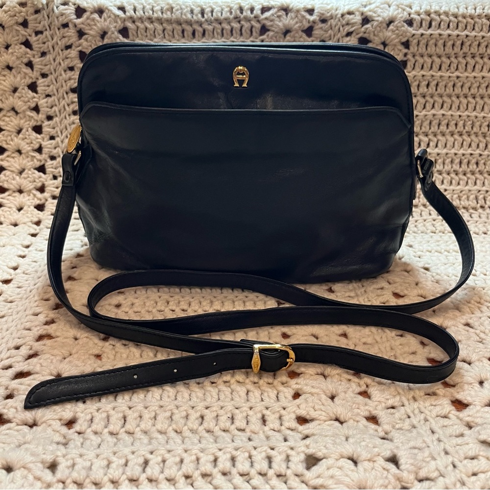 Vintage Attiene Aigner Elegant Black Leather Shoulder/Crossbody Bag